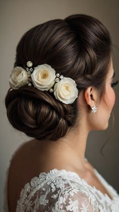 Discover the latest bridal floral bun hairstyles for your wedding day From elegant ponytails to low buns fancy ponytails to high ponytails and everything in between Find the perfect hairstyle whether you prefer open hair side swept elegantly styled or adorned with a beautiful hairband Elevate your bridal look with these stunning hairstyle ideas