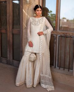 White Gharara, Pakistani Gharara, Faiza Saqlain, Net Shirt, Pakistani Designer Clothes, Pakistani Wedding Dress, Pakistani Wedding Dresses, Vintage Elegance