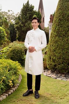 Brand new and high-quality Vietnamese traditional Ao Dai This set includes the Ao Dai and shipping with no pants for men Traditional White Ao Dai For Formal Occasions, Elegant Long Sleeve Bandhgala For Traditional Ceremonies, Elegant Fitted Bandhgala For Traditional Ceremonies, Elegant Fitted Kurta For Traditional Ceremonies, Elegant White Traditional Wear For Semi-formal Occasions, Elegant White Semi-formal Traditional Wear, Men Ao Dai, Garment Cover, Elegant Man