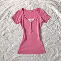 Easy Diy Clothes, 2010s Fashion, 2000s Clothes, Slim Fit Crop Top, 2000s Outfits, Short T Shirt, Pink T Shirt, Denim And Lace, Love Clothing