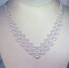 This beautiful necklace will look stunning on any bride. Made with Swarovski pearls (shown in white - all colors available. Comes in a pretty gift box. Available in 3 lengths - 16, 17 and 18 inches. I will add an extension if you tell me with your order. Can be made with multiple pearl colors - talk to me. Let me help to make your special day perfect. Swarovski Pearl Necklace, Bridal Pearl Necklace, Diy Jewelry Necklace, Pearl Necklace Wedding, Beaded Jewelry Tutorials, Pearl Jewelry Necklace, Pearl Bridal, Beaded Bracelet Patterns, Beaded Bracelets Diy