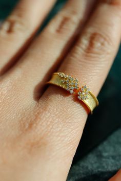 Charlotte Stardust Diamant Pave Gold Vermeil Eternity Band - Etsy.de Sparkly Things, Celestial Jewelry, Jewelry Lookbook, Vermeil Jewelry, Cheap Jewelry, Funky Nails, Blue Jewelry, Engagement Jewelry, Eternity Band