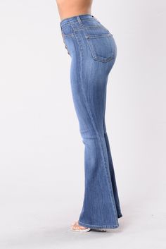 These button-up flare jeans are simple perfection. Featuring a high waist with a button-up fly, wide flare legs and comes in two fabulous denim washes. Pairs perfectly with tops, bodysuits, or sweaters. Complete your fabulous look with wedges, sandals, boots or booties. Made with a polyester and denim blend for comfort and style. High Waist Flare Jeans, Blue High Waisted Jeans, Style Bleu, Denim Flare Jeans, High Waisted Flare Jeans, High Waist Fashion, High Waisted Flares, Bell Bottom Pants, Slim Fit Trousers