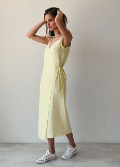 Linen Dresses Summer Chic, Yellow Linen Dress, Wrap Dress Summer, Linen Dresses Summer, Summer Wrap Dress, Linen Style Fashion, Linen Slip Dress, Cotton Wrap Dress, Linen Sundress