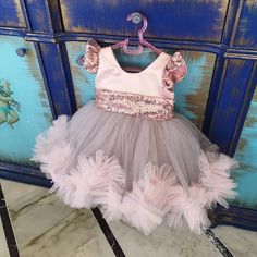 Vestido de la chica de la flor gris rosa traje de fiesta del | Etsy Pink Cotton Tutu Dress With Ruffles, Pink Cotton Princess Dress, Pink Fitted Cotton Tutu Dress, Cotton Princess Party Dress, Pink Cotton Tutu Dress For Parties, Pink Cotton Wedding Dress, Gray Flower Girl Dress, Toddler Prom Dresses, Grey Flower Girl Dress