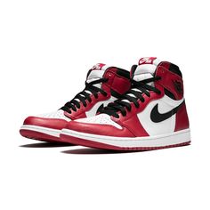 Retro High OG with Chicago design, delivering a classic and iconic look. Dr Shoes, Popular Sneakers, Air Jordan 1 Retro High Og, Sb Dunk Low, Sneakers Addict, Sb Dunk, University Blue, Elastic Fabric, Air Jordan 1 Retro