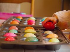 Here's a tip: Use muffin tin to dye Easter eggs.  WHY HAVE WE NEVER DONE THIS??!! Dye Eggs, Diy Osterschmuck, Colored Eggs, Easter Egg Dye, Unique Easter, Easter Egg Designs, Egg Crafts, Egg Designs