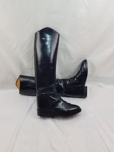 Rare vintage riding women's boots in retro style for special ladies. Vintage black leather western boots with round toe. Horse boots very comfortable. Designer boots for women. Vintage boots will complement any of your looks. Vintage over the knee tall boots. Handmade high boots are always elegant boots. These burgundy boots are very nice. In a single copy. Original 90s style. Limited edition. Good condition. I can send additional photos upon request. I can send additional photos upon request. M Wide Calf Knee-high Riding Boots, Fitted Black Knee-high Riding Boots, Western Riding Boots For Winter, Western Winter Riding Boots, Fitted Knee-high Riding Boots, Winter Riding Knee-high Boots With Round Toe, Fitted Moto Boots For Riding In Fall, Classic Fitted Riding Boots, Classic Winter Moto Boots For Riding