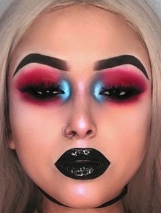 Exaggerated Eye Makeup, Extravagant Eye Makeup, Makeup Looks Extravagant, Eyeshadow Looks Dramatic, Extravagant Makeup, Extravagant Makeup Looks, Drag Eyeshadow Looks, Hooded Eye Drag Makeup, Divine Makeup Drag