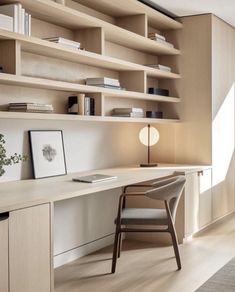 Embrace minimalism for a clutter-free workspace. Choose simple, functional furniture and keep only the essentials. Japandi Home Office, Japandi Home, Home Decor Aesthetic, Aesthetic Home Decor, Guest Room Office, Kitchen Home Decor, 아파트 인테리어