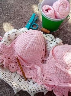 Fitted Pink Handmade Crochet Top, Pink Fitted Crochet Top, Fitted Handmade Pink Crochet Top, Cute Pink Crochet Top, Cute Crochet Beach Top, Handmade Pink Tops For Spring, Handmade Pink Tops For The Beach, Handmade Pink Tops For Beach, Handmade Pink Beach Tops