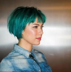 Turquoise Pixie Hair, Short Turquoise Hair, Short Bob Haircuts With Layers, Hairstyles For Gray Hair, Bob Haircuts With Layers, Stacked Inverted Bob, Inverted Bob Haircut, Short Haircuts Ideas, Skirts Design