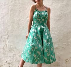 An absolutely darling 50s dress! Glorious shape, wonderful print, and the sweetest little bows.   Beautifully made by 'Jonelle'  Closest to a modern UK size 8. Approx 34" bust, waist 26", 41" shoulder to hem, waist falls approx 15" from shoulder.  In excellent, very wearable vintage condition. Full Skirt Dress, Tulip Dress, 50s Dresses, Skirt Dress, Full Skirt, Dress Clothes For Women, True Vintage, Dresses Xs, Halloween Shopping