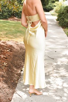 Get ready to turn heads at any wedding with the Andie Butter Yellow Silky Midi Dress! This is the ultimate yellow wedding guest dress. Cut from a luxurious butter yellow silky fabric, this classic strapless sheath dress features a low back and a tie back for an effortlessly elegant look. Runs slim. Yellow Wedding Guest Dress, Yellow Wedding Guest Dresses, Strapless Sheath Dress, Wedding After Party, Dresses Date Night, Cool Girl Style, Beach Bride, Casual Day Dresses, Butter Yellow