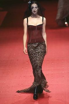 Vintage Dolce And Gabbana Runway, Guilded Glamour, Aries Rising, Vampire Fashion, Fall Grunge, Runway Fashion Couture, Runway Outfits, Red Eye, 2000s Fashion Outfits