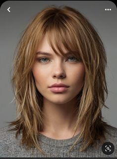 Blonde Layered Hair, Haircuts For Medium Length Hair, Layered Haircuts For Medium Hair, Haircuts For Medium Hair, Haircuts Straight Hair, Long Hair With Bangs, Penteado Cabelo Curto, Mid Length Hair, Medium Hair Cuts