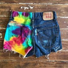 26 W 1980's Levi's Cut off Chakra Rainbow Tie Dye Gold Stud Denim Shorts OOAK PEGGYOWASHERE - Etsy Boho Ideas, Short Jean, Rainbow Tie Dye, Studded Denim, Rainbow Tie, Shorts Women, Denim Shorts Women, Gold Stud, Gold Studs