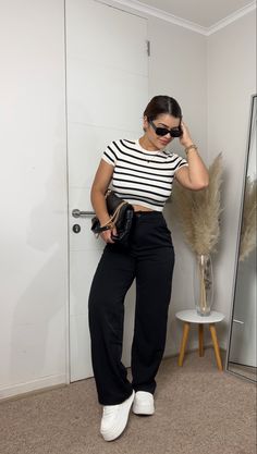 Black Wide Leg Pants Outfit Casual Street Style, Pants Elegant Outfit, Black Wide Leg Pants Outfit Casual, Wide Leg Pants Outfit Casual, Black Wide Leg Pants Outfit, Wide Leg Pants Outfit, Stylish Fall Outfits, Pants Outfit Casual, Outfit Mujer