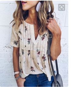 Cream blouse with floral print. Stitch fix fall 2016. Fall fashion trends and inspiration. Blouses For Women Chic, Stitch Fix Business Casual, Work Blouses For Women, Business Casual Work Outfits, Formal Blouses, Dresses 2022, Business Casual Work, Work Blouses