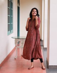 Red Kalamkari Kurta, Kurtha Designs Latest, Cotton Kurti Design, Kurti Straight, Jacket Style Kurti, Frock Models, Printed Kurti Designs, Kurti Cotton, Kurta Palazzo Set