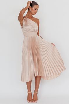 Calissa One Shoulder Pleated Midi Dress Champagne by Selfie Leslie Breezy Style, Dress Champagne, Yellow Bridesmaids, Purple Bridesmaids, Veil Hairstyles, Midi Dress Style, Split Maxi Dress, Blue Bridesmaids, Iron Material