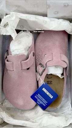 Birken Clogs, Birkenstock Outfit, Pretty Sneakers, Dr Shoes, Trendy Shoes Sneakers, Preppy Shoes, Pretty Shoes Sneakers, Shoe Wishlist, Cute Nike Shoes