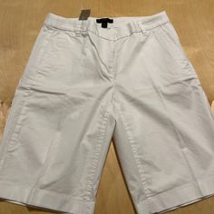 Nwt J.Crew Bermuda Shorts In White - Style #48774. Flat Front With Pockets. 98% Cotton, 2% Spandex. Size 00, 10" Inseam. Pom Pom Shorts, Chino Shorts Women, Grey Chinos, Womens Chinos, Nautical Looks, Scalloped Shorts, Tie Shorts, Navy Blue Shorts, Cotton Chinos