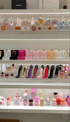 Deco Spa, Profumo Victoria Secret, Designer Perfume, Perfume Organization, Fragrances Perfume Woman, Perfume Collection Fragrance, Luxury Lifestyle Dreams, Perfume Scents, Perfume Lover