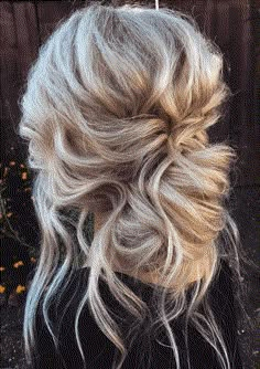 Spikes Hair, Bridal Hairstyles With Veil, Low Bun Bridal Hair, Half Up Curly Hair, Bridal Hairstyles For Long Hair, Hairstyles At Home, Romantic Bridal Hair, Gorgeous Wedding Hairstyles, Fashionable Hairstyles