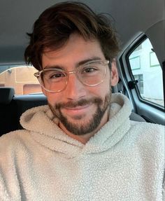 Hairstyles Brown Hair, Guys Haircuts, Hairstyles Brown, Nerdy Guys, Beach Reads, Nerd Glasses, Cool Glasses, Mens Outfit Inspiration, Wearing Glasses