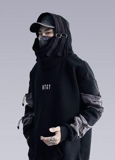 Innovative comfort meets style: the oversized HTGY Japanese Techwear Hoodie for men. Presenting the HTGY Hoodie, an emblem of audacious urban couture engineered for the intrepid and cultured. Envision yourself maneuvering through the labyrinthine city streets, the double hood cloaking you in anonymity while you blend in with the electrifying urban rhythm. This men's Japanese-style hoodie will be your signature wear, distinguishing you as a trailblazer amidst a sea of uniformity. This Japanese te Japanese Techwear, Techwear Hoodie, Apocalyptic Clothing, Techwear Pants, Chest Rig, Hoodie For Men, Hoodie Green, Japanese Streetwear, Style Hoodie