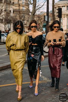 Paris FW 2020 Street Style: Gilda Ambrosio, Giorgia and Giulia Tordini - STYLE DU MONDE | Street Style Street Fashion Photos Gilda Ambrosio, Giorgia and Giulia Tordini Giulia Tordini, Dress Jacket Outfit, Gilda Ambrosio, 2020 Street Style, Reportage Photography, Womens Style, Streetstyle Fashion, Street Look, Scandi Style