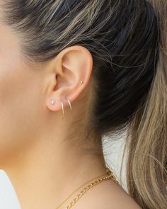 These 14k gold-filled beaded earrings are definitely an essential for your jewelry collection. Comes in three different sizes for your preference, you’ll never want to take these off. Measurements: Choose between 3mm, 5mm & 7mm Hypoallergenic Waterproof & tarnish resistant