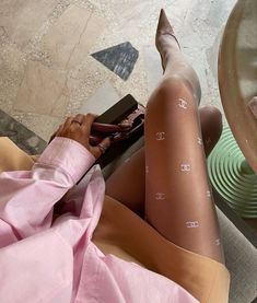 Chanel Tights, Stile Casual Chic, How To Pose, Looks Vintage, Fashion Killa, Coco Chanel, Gossip Girl, Fitness Inspo, It Girl