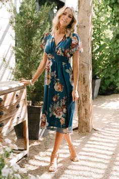 Best Wedding Guest Dresses, Midi Dress Blue, Baltic Born, Neck Deep, Dress Dusty, Stylish Work Outfits, Chiffon Material, Midi Length Skirts, Graduation Outfit