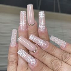 Sweater Nails Pink, Light Pink Sweater Nails, Long Pink Christmas Nails, Pink Gingerbread Nails Acrylic, Pink Christmas Nails 2022, Christmas Sweater Nails, Beige Nails Design, Brown Acrylic Nails, Sweater Nails