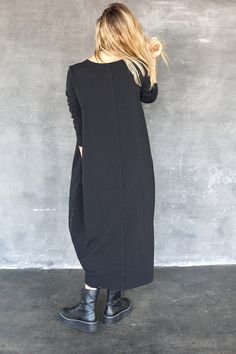 Feel free and comfy in this black sweatshirt dress. We want to make sure you will love our products.. So.... We offer custom fitting without any extra charge, simply send us your measurements (height, across shoulders, bust, chest, waist, hips) Composition- 100% Cotton Size guide S Bust: 86-89cm, Waist: 66-69cm, Hips: 94-97cm M Bust: 90-93cm, Waist: 70-73cm, Hips: 98-101cm L Bust: 94-102cm, Waist: 74-82cm, Hips: 102-109cm *For best results, dry clean only or wash at low temperature. **Please loo Oversized Long Sleeve Maxi Dress For Loungewear, Black Maxi Dress For Loungewear, Black Relaxed Fit Midi Dress For Fall, Black Cotton Maxi Dress For Fall, Spring Black Maxi Dress For Loungewear, Black Maxi Dress For Spring Loungewear, Black Relaxed Fit Dress For Loungewear, Fall Long Sleeve Maxi Dress Loungewear, Black Long Maxi Dress For Loungewear