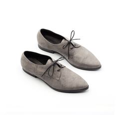 "Gray Oxford Shoes, Leather Shoes For Women, Flat Oxfords, Everyday Shoes, Handmade Tie Shoes, Custom Made Shoes, Comfortable Flats These are Cool Gray Leather Oxford Flat Shoes with lace for a comfortable closure. They are comfortable and Chic and will look great with any outfit. This gray Leather is unique warm like leather, it has specially fine feeling, prefect urban unpolished shoes. We use the finest leather and the most comfortable shoe shape. We use a manufactured durable sole so that yo Close Shoes, Gray Leather Shoes, Shoes Tie, Leather Shoes For Women, Brown Oxford Shoes, Oxford Shoes Outfit, Urban Shoes, Custom Made Shoes, Black Flats Shoes