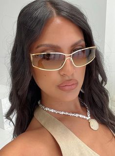 Dyxon Sunglasses Gold/brown 2025 Wardrobe, Daily Street Style, Online Fashion Boutique, Gold Sunglasses, Beach Accessories, Eyewear Fashion, Sunglasses Online, Summer Accessories, Fit Check