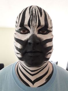 Easy Zebra Makeup, Bad Face Paint, Funny Facepaints, Pretty Face Paint Ideas, Silly Makeup Ideas, Zebra Halloween Makeup, Cool Makeup Ideas Creative, Zebra Print Makeup, Face Paint Inspo Easy