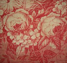 a red and white flowered wallpaper with large flowers on the bottom half of it