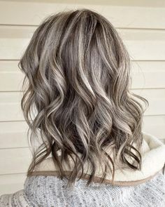 Transitioning to Gray Hair 101, NEW Ways to Go Gray in 2022 - Hadviser Hair Color For Gray Hair, Color For Gray Hair, Best Hair Color, Grey Blonde