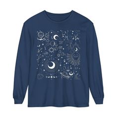 🌙✨ Dive into the cosmos with our Moonaverse Unisex Long Sleeve T-Shirt! ✨🌙 This celestial-inspired tee is perfect for those who dream of the stars and love to explore the mysteries of the universe. Whether you're stargazing, attending a festival, or simply enjoying a cozy night in, this shirt adds a touch of magic to your fall wardrobe. ✨ Features You'll Love: Soft, High-Quality Fabric: Made from premium cotton, this long sleeve tee is soft, breathable, and perfect for layering during those cooler autumn days. Unisex Fit: Designed for everyone, the relaxed fit offers comfort and style for all body types, making it a versatile choice for any occasion. Stunning Cosmic Design: Featuring a mesmerizing moon and galaxy graphic, this shirt captures the enchanting beauty of the universe, making Graphic Long Sleeve Tees, Stars Universe, Universal Shirts, Fall Apparel, Moon Stars, Fall Festival, Dyed Fabric, Fall Wardrobe, Stars And Moon