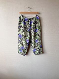 ~* ALL ITEMS ARE UNIQUE VINTAGE PIECES *~ ITEM DESCRIPTION: These y2k era capri pants feature a fabulous multicolor mixed print of tropical floral and leopard. Perfect for the spring/summer season. Material is 100% Silk, and it zips up on the left side. Please note that the seam on the right side of the pants (while being worn) is slightly loosened where the threads can be seen, but there is actual no hole. (Check last photo) Other than the noted flaw the garment is still in great condition.  SIZE: Medium  MEASUREMENTS: (All measurements are taken while the garment is laying flat. Please note that vintage sizing is not always the same as modern day sizing and the exact measurements will ensure the best fit. Waist and Hips measurements are already doubled.)  Waist: 28 in. Hips: 41 in. Rise: Vintage Spring Loungewear Pants, Vintage Loungewear Pants For Spring, Spring Vintage Loungewear Pants, Vintage Bottoms With Pockets For Loungewear, Vintage Floral Print Summer Pants, Vintage Loungewear Bottoms With Pockets, Vintage Long Pants For Summer, Vintage Multicolor Bottoms With Pockets, Vintage Loungewear Bottoms With Elastic Waistband