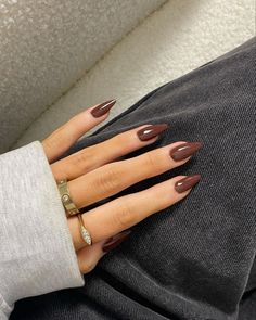 brown autumn/fall nail inspo Espresso Nails, Espresso Brunette, Subtle Nails, Casual Nails, Almond Acrylic Nails, Neutral Nails, Girls Nails, Brown Nails