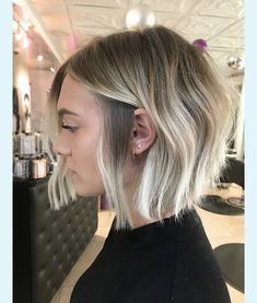 Blonde Highlights Bob Haircut, Highlights Bob, Blonde Highlights Bob, Razored Bob, Bob Haircuts For Fine Hair, Blonde Ends, Choppy Bob Hairstyles, Bob Haircut For Fine Hair, Bob Hairstyles For Fine Hair