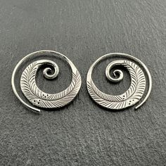 Vintage Heavy Sterling Silver Bohemian Fern Leaf Threader Spiral Hoop Earrings, Diameter 28.6mm, Depth 2mm, Total Weight 10.88 Grams, Secure Lever Closure, Secure Ear Wire, Lovely Condition Bohemian Spiral Nickel-free Hoop Earrings, Bohemian Spiral Hoop Earrings In Metal, Silver Spiral Hoop Earrings, Bohemian Spiral Metal Hoop Earrings, Bohemian Spiral Wrap Earrings With Ear Wire, Bohemian Spiral Hoop Earrings For Pierced Ears, Spiral Earrings For Festivals, Bohemian Adjustable Spiral Hoop Earrings, Bohemian Spiral Hoop Earrings