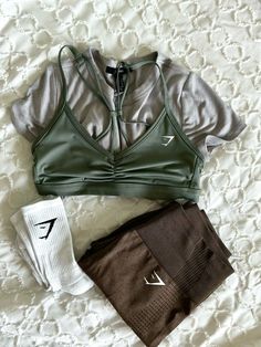 #gymshark #outfits #gym #fitness Gym Outfit Inspo Aesthetic, Gymshark Outfit Aesthetic, Cute Gym Sets, Gym Shark Aesthetic, Gym Clothes Aesthetic, Gym Wear Gymshark, Gymshark Sets, Gym Outfits Shorts, Gym Wishlist