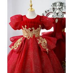 Expertly crafted with exquisite lace and intricate beadwork, the Princess Round Floor Length Sequined Flower Girl Dress is perfect for special occasions. Its princess silhouette and crossed back straps offer a comfortable fit, while the shimmering burgundy sequined fabric adds a touch of elegance. Ideal for weddings, baptisms, and more.