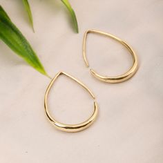 These minimalist hoop earrings are the epitome of understated elegance. Crafted with precision and finesse, these earrings are a perfect blend of simplicity and style. Made from high quality brass, these hoop earrings are lightweight and comfortable to wear, making them ideal for everyday use. Their elegant teardrop design with a polished finish will add a touch of sophistication to all your outfits. These versatile earrings are the perfect accessory to complete any outfit, whether you're dressi Everyday Drop Hoop Earrings, Minimalist Teardrop Hoop Earrings With Ear Wire, Modern Small Hoop Teardrop Earrings For Pierced Ears, Modern Drop Hoop Earrings As Gift, Minimalist Teardrop Tarnish-resistant Hoop Earrings, Minimalist Tarnish-resistant Teardrop Hoop Earrings, Minimalist Brass Hoop Earrings, Minimalist Drop Hoop Earrings With Ear Wire, Minimalist Teardrop Hoop Earrings For Everyday